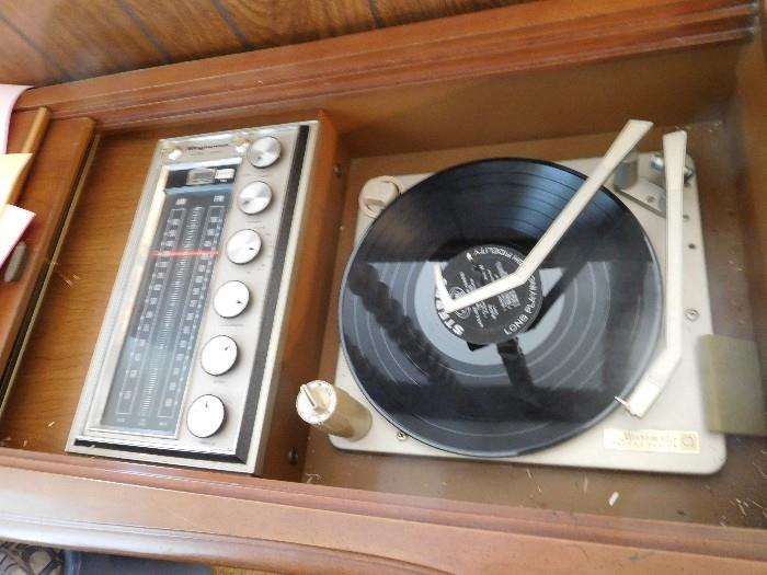 Magnavox Stereo, turntable, radio