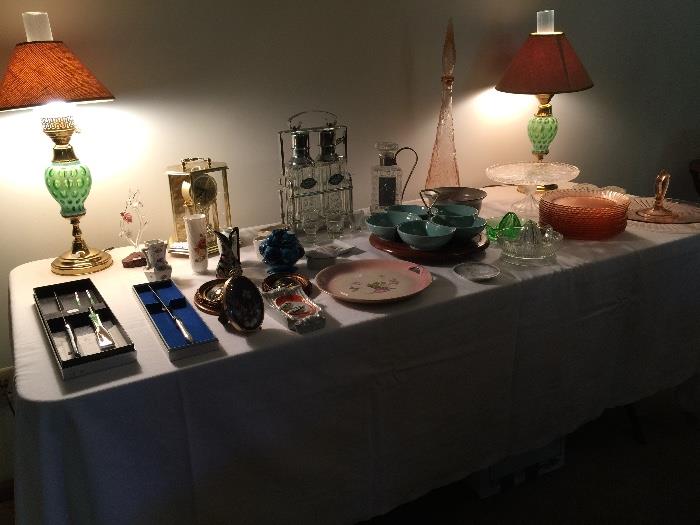 Lamps, dishes, various collectibles
