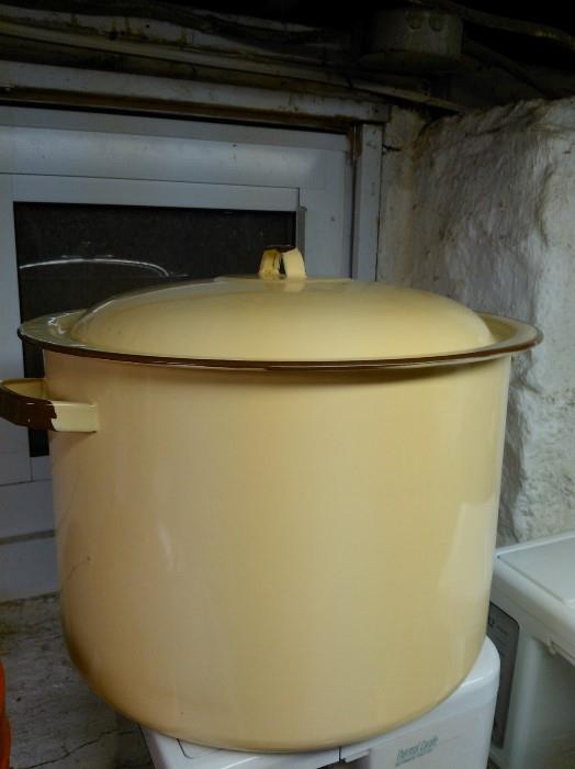 Large Yellow Beanpot