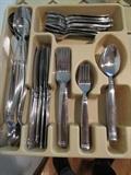 Very large set of Phaltzgraff Onieda flatware 