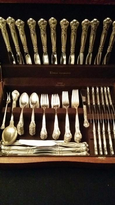 The Gorham Chantilly Sterling Silver Flatware set consists of (Includes Mahogany Chest):                                                                                    12 - Hollow Handle Butter Spreaders + Master Butter      32 - Teaspooons                                                                              20 - Place Size Knives, Modern Blade                                                20 - Place Size Forks,  7 1/2"                                                        20 - Dessert Forks                                                                                  3   - Serving Spoons                                                                     1   - Olive Fork                                                                                     Southern Belles with Chantilly tend to be a bit prissy. They do best with men whose mothers also have Chantilly.  Never put a Chantilly girl with a man whose mother has Francis I or Grand Baroque. They will always be u
