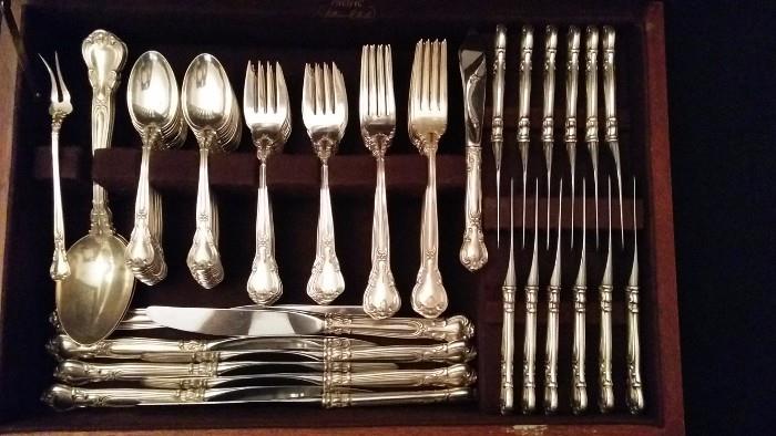 Close-up view of the flatware + 8 Place Size knives