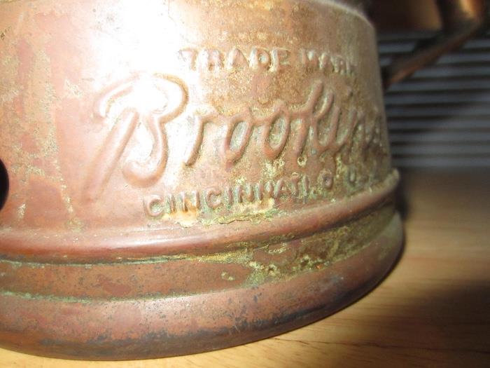 brooking oil can