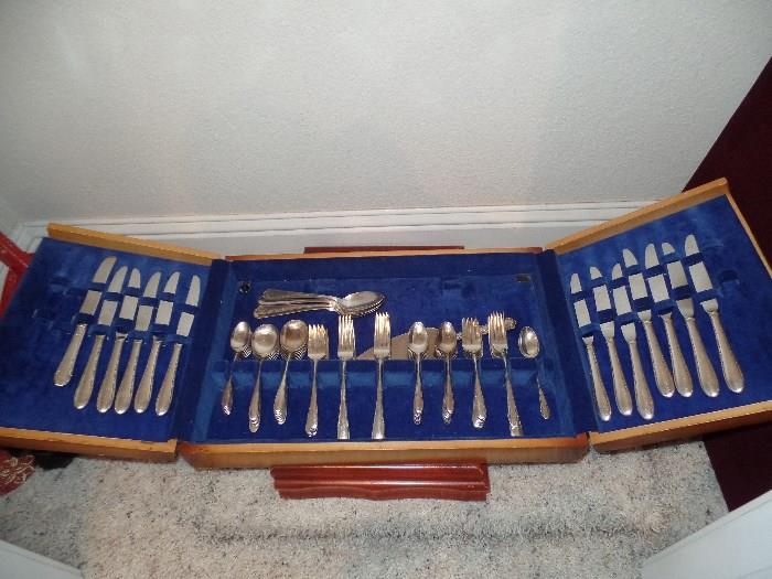  Silverware set