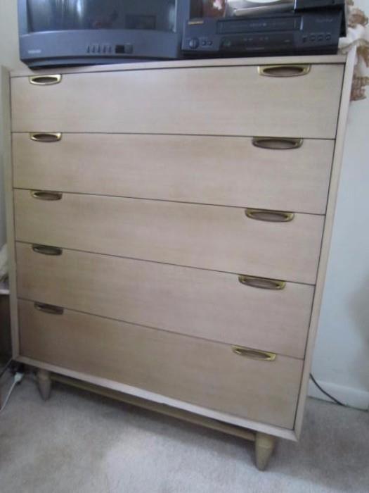 Matching Broyhill chest of drawers