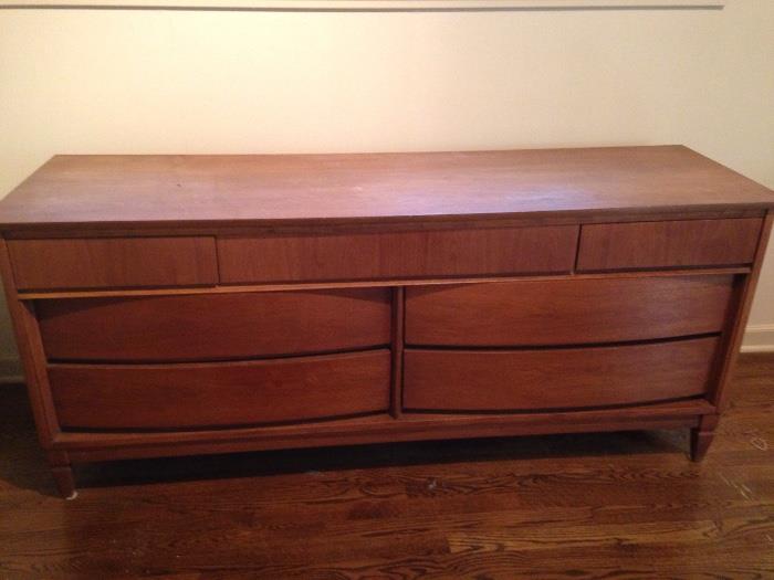 Mid Century Dresser. Beautiful condition with dividers