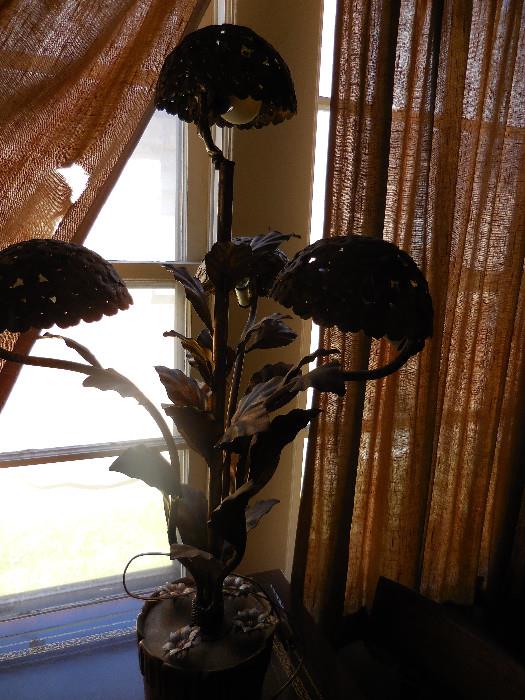 Will take better picture.Its Gold Ornate Flower Lamp (doesnt work,needs re wired)