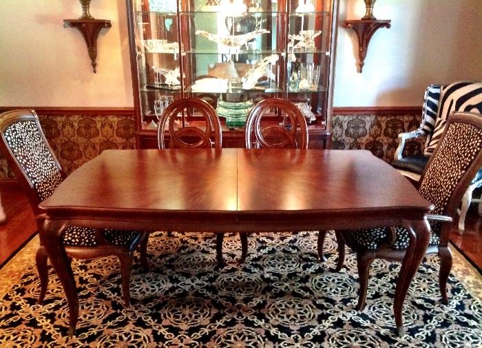 Dining set with 6 chairs and matching lighted hutch 