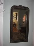 Good-looking large mirror.