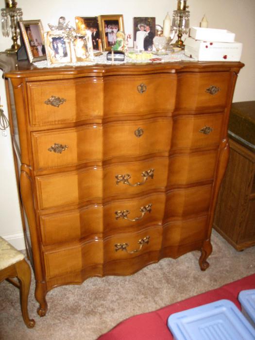 Fr Provincial chest of drawers