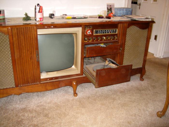 Awesome TV, stereo, record player all in one!