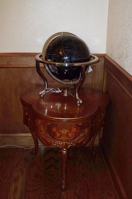 French Table - Globe