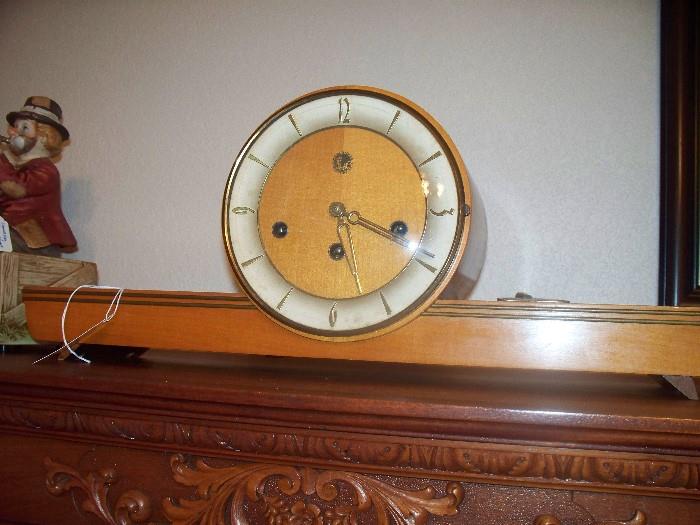 Hapeanker Clock