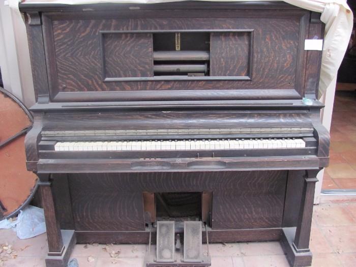 Tiger Oak piano w/30 plus rolls
