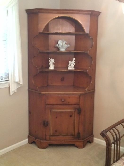 Gorgeous Drexel corner cabinet. Elegant, graceful and able to fit with multiples decor styles