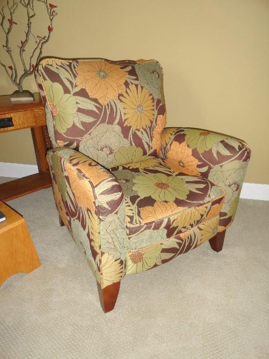 2 gorgeous Lane recliners... they don't even look like recliners... gorgeous.. hardly ever used... 