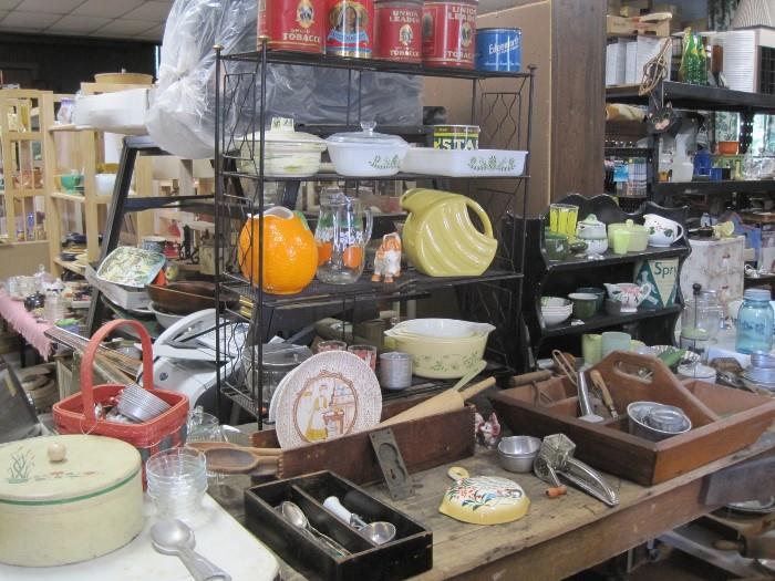 vintage kitchenware & tins