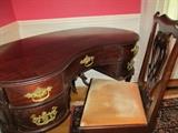      VINTAGE KIDNEY-SHAPED DESK AND CHAIR