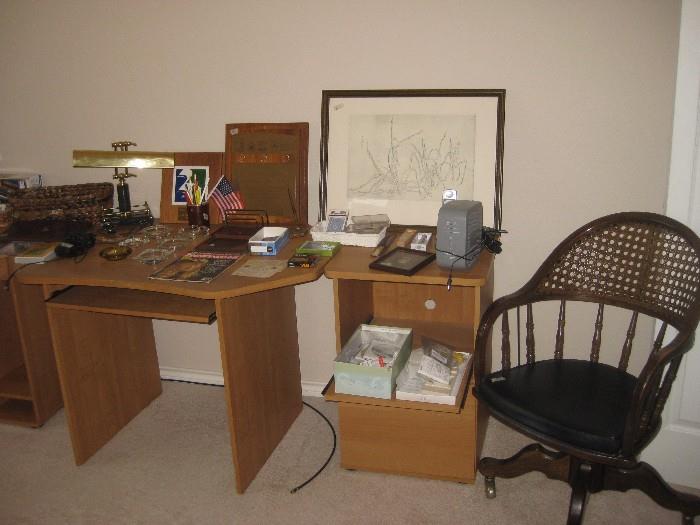 very nice office chair and computer desk
