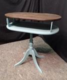 Cute Oval Side Table                                                    www.CTOnlineAuctions.com/SandhillsNC