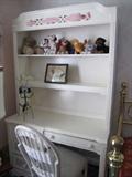 Girl's desk unit