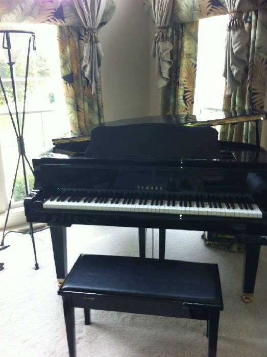YAMAHA PIANO