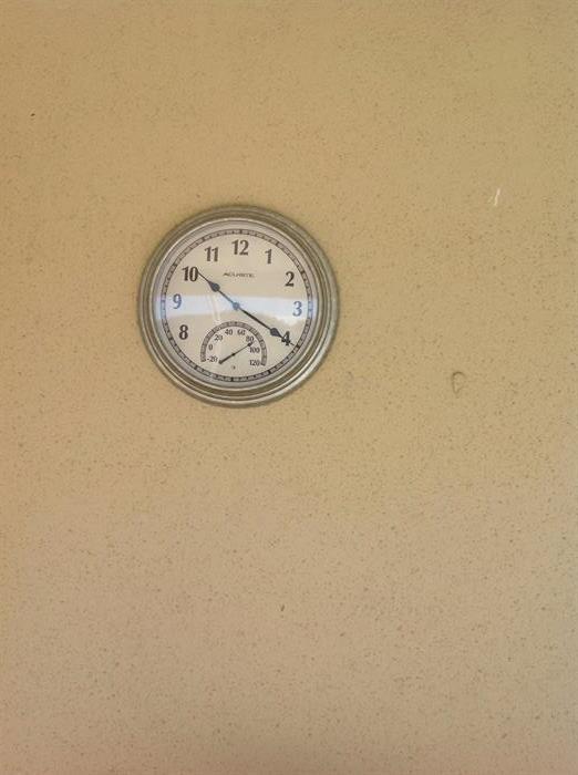 Outdoor wall clock