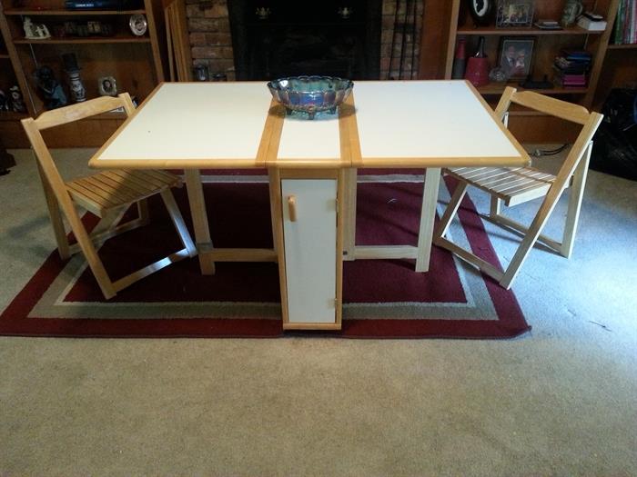 Folding table with storage for the 4 chairs