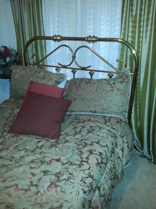 Full size brass bed and bedding
