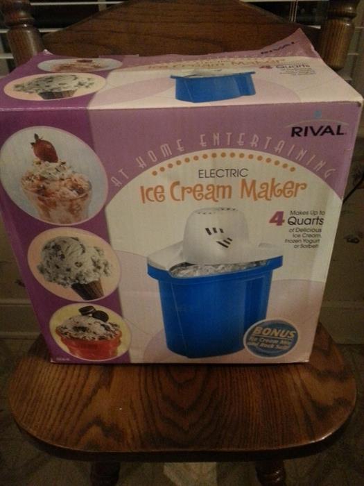 Electric ice cream maker