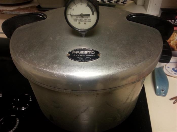 Vintage, large Presto pressure cooker