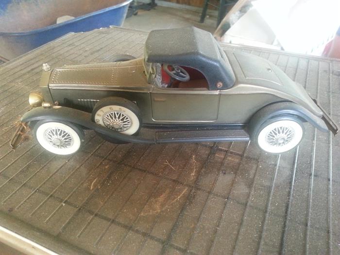 Battery operated vintage car