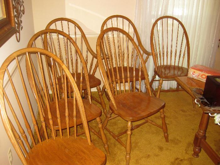 2 CAPTAIN CHAIRS AND 4 SIDE ARCHED CHAIRS