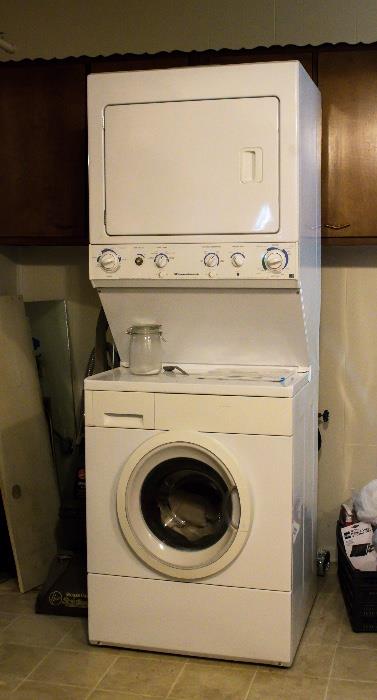 All-in-one washer/dryer. Frigidaire. 