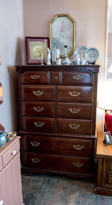 This chest of drawers matches a California King, 4-poster bed, dresser with mirror and bedside table.
