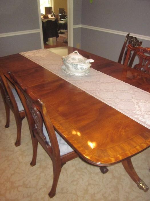 Henredon Dining room table
