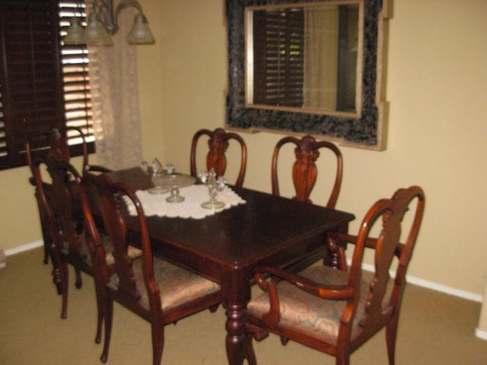Nice dining set....WAS $250..NOW $125 FOR SET