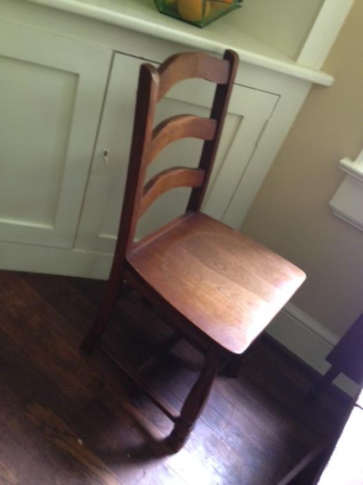 Beautiful and surprisingly comfortable oak straight chair. 