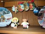 bear plates and figurines