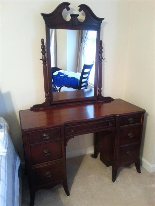 Vintage Mahogany Vanity/Dresser with Mirror