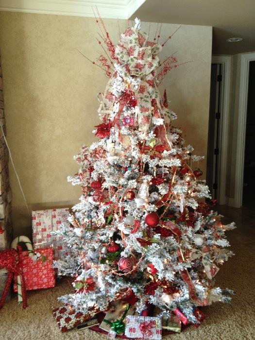 Flocked Christmas tree from garden views in Northville. A true showpiece. $200 (new 700!) firm