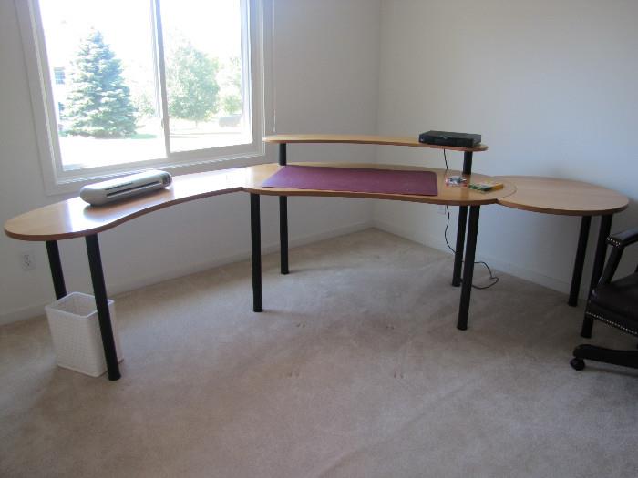 Extremely nice modern office desk
