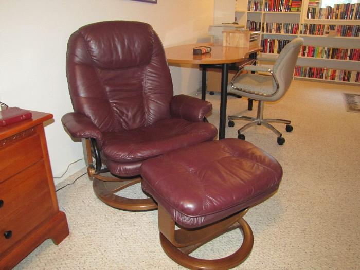 Leather stressless recliner (Ekornes style but not Ekorne)