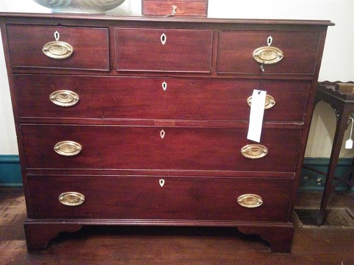 Beautiful antique English Georgian mahogany chest of drawers, circa 1810, with old brasses and ivory and mother-of-pearl escutcheons. Great condition.