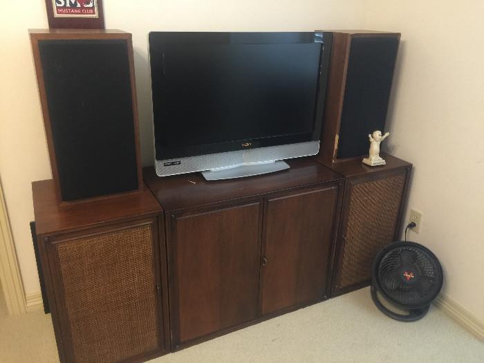 Flat screen TV and speakers/cabinets