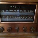 Detail: Magnavox tuner and controls