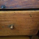 Detail: peg pull and square nail