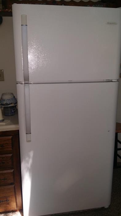 18 cu ft Frigidaire refrigerator