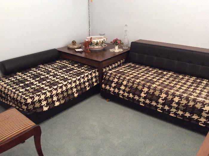 MCM houndstooth daybed set, chess top corner table