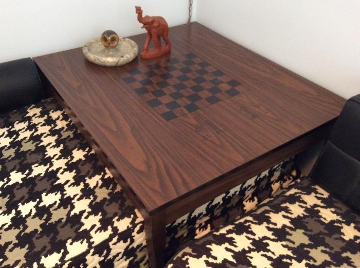 Chessboard top corner table